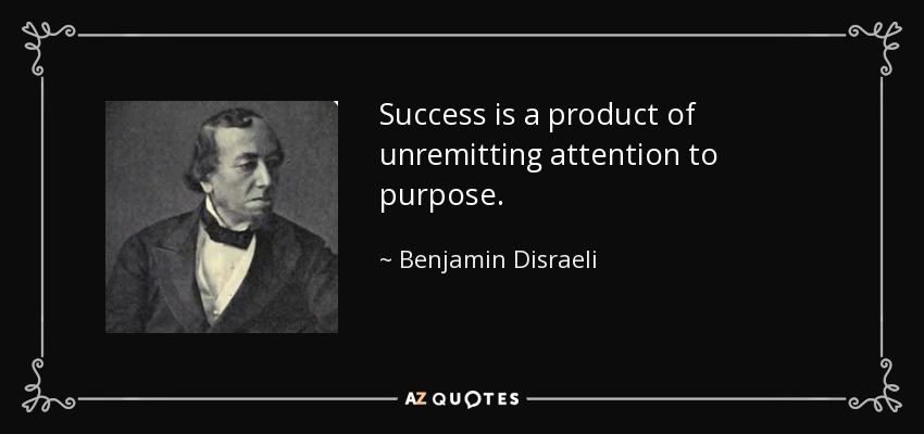 El éxito es producto de una atención constante al propósito. - Benjamin Disraeli