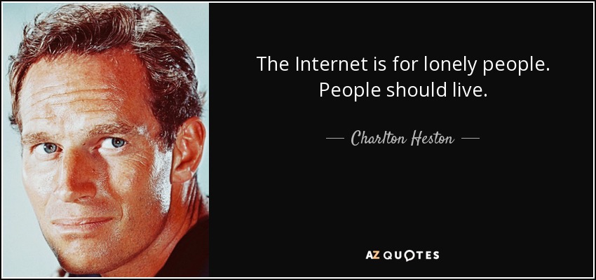 Internet es para gente solitaria. La gente debería vivir. - Charlton Heston